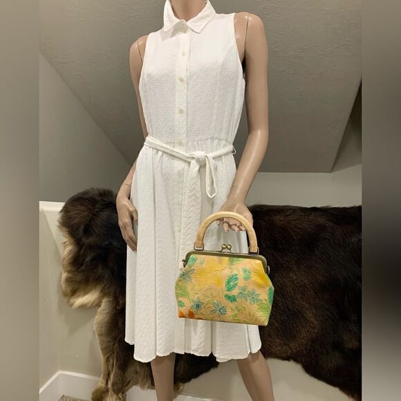 Handmade Genuine Leather Floral Embossed Wooden Handle Kisslock Bag/Crossbody - Picture 3 of 13